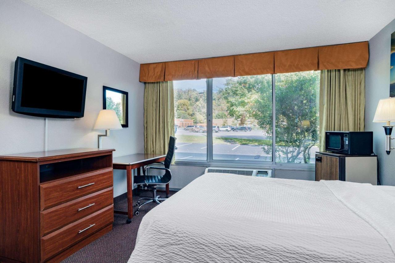Days Inn By Wyndham Cambridge Exterior foto